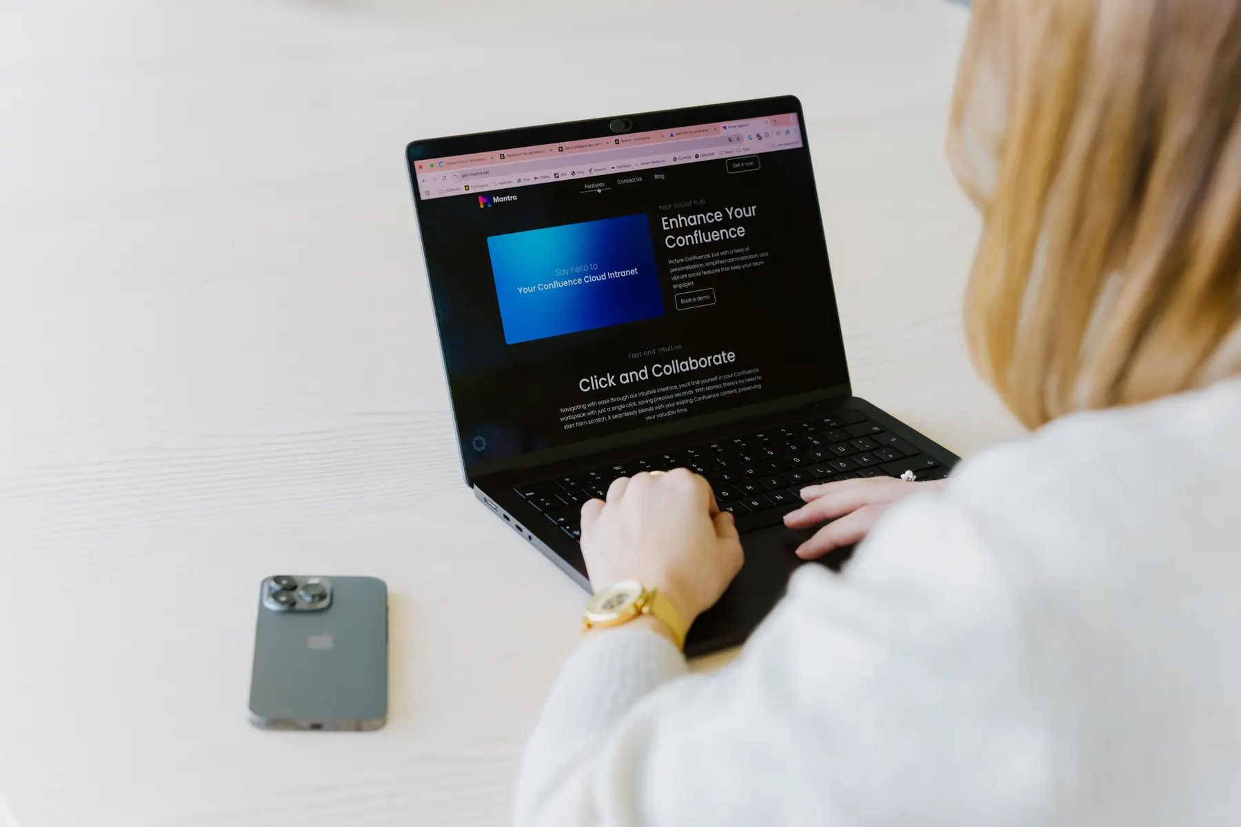 Mantra running on a laptop
